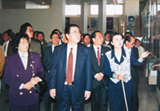 李鵬參觀(guān)周恩來(lái)紀(jì)念館