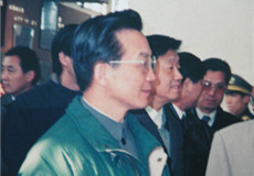 溫家寶參觀(guān)周恩來(lái)紀(jì)念館