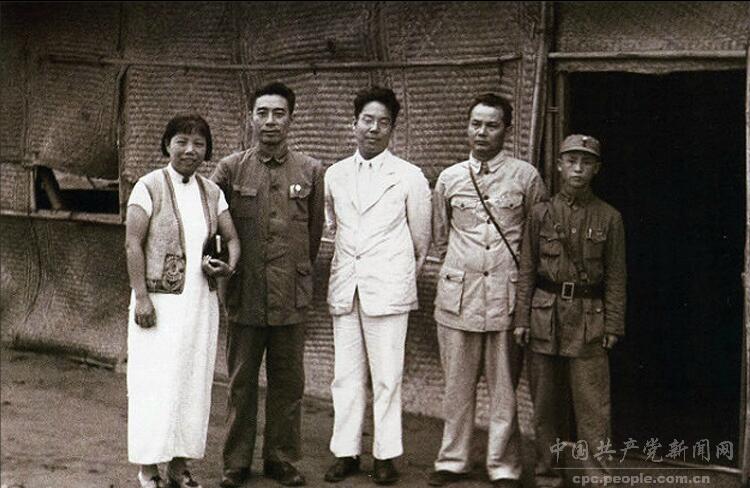 1940ܶf~ӢҶͬhՄд폈_УؑcɺؐC(j)Ӱ