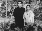 周恩來(lái)和鄧穎超是世人敬重的一對(duì)模范夫妻，然而，因周恩來(lái)一貫嚴(yán)格要求自己，也會(huì)在很多時(shí)候“委屈”鄧穎超。